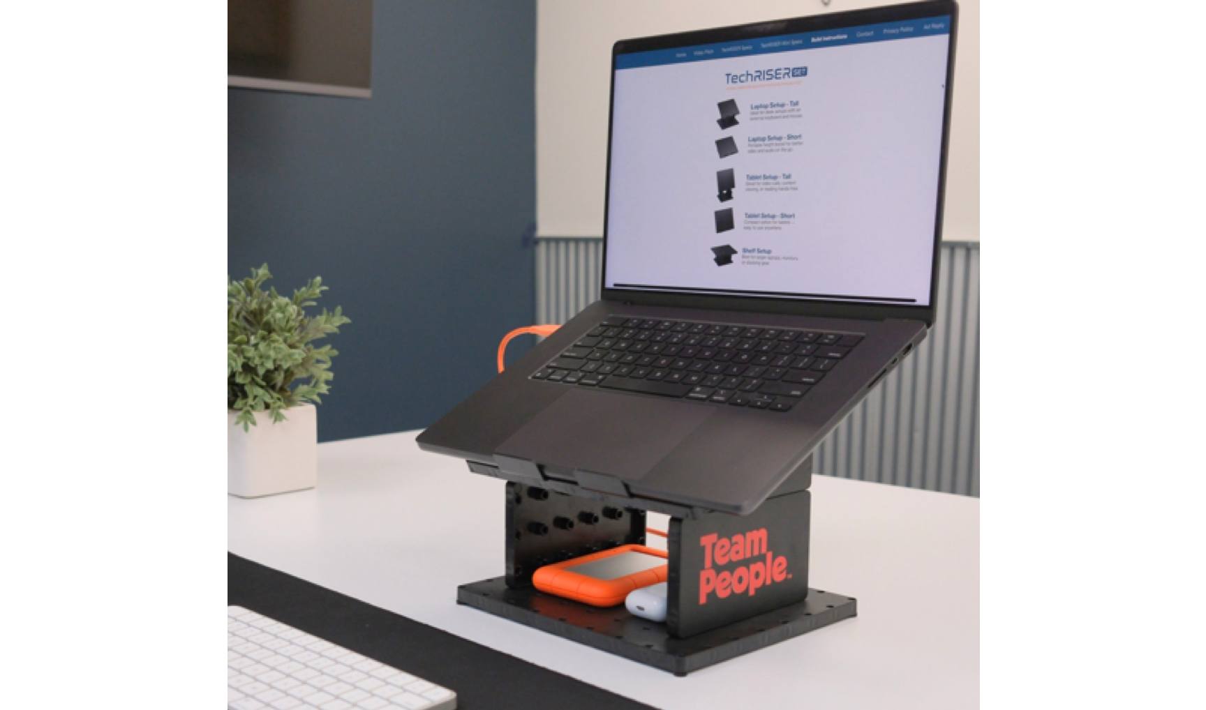 TechRISER laptop stand TechRISER laptop stand